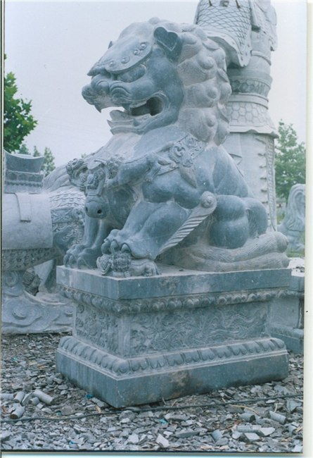 供應(yīng)青石石獅 北京石獅 南陽石獅 嘉祥縣強(qiáng)龍石雕工藝品廠 天然青石制品,青石板,青石板加工,石雕,青石石雕,青石路邊石,青石牌坊,青石石亭,石雕廠,青石板加工廠